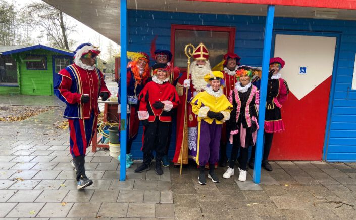 Sinterklaas en pieten zetten voet op Heijplaat