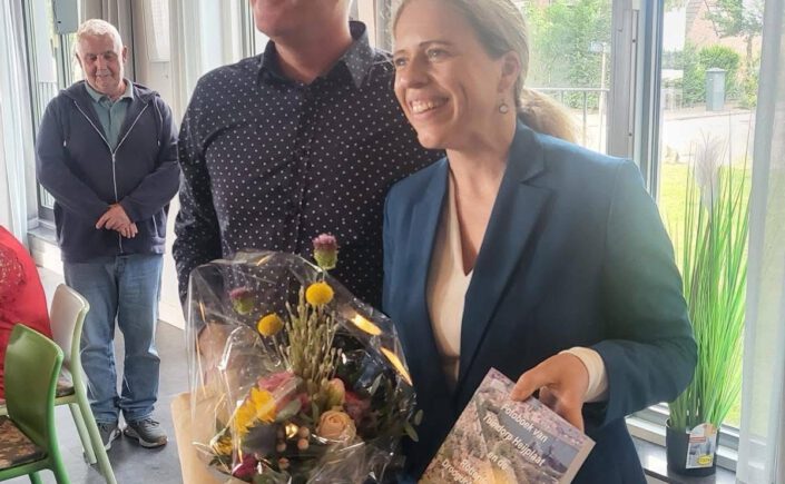 Burgemeester Schouten op bezoek in Heijplaat