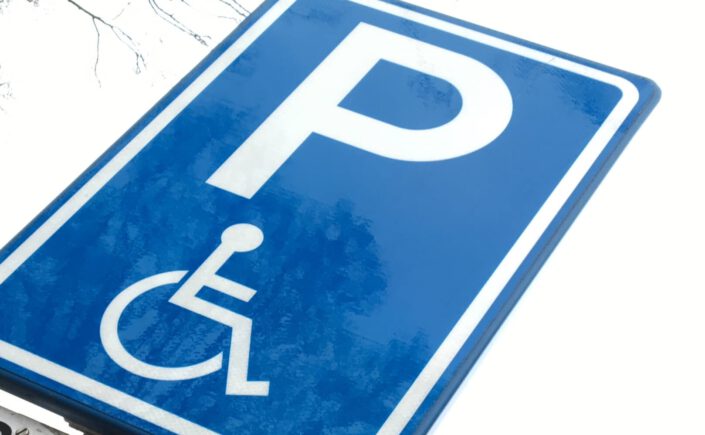 Nieuwe gehandicaptenparkeerplaats aan de Courzandseweg