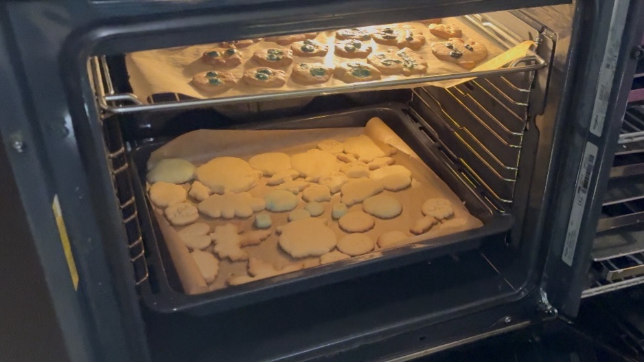Lachen, Kneden en Smullen: Een Heerlijk Middagje Koekjes Bakken!