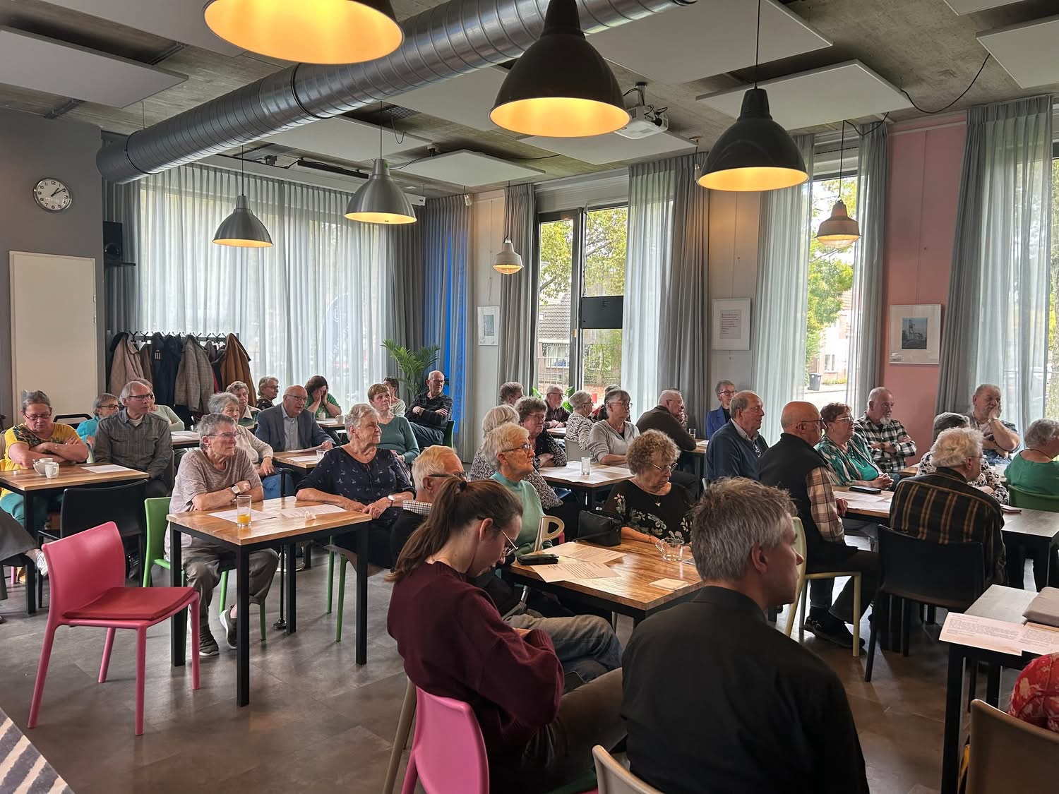 Geslaagde Seniorenmiddag vol gezelligheid en humor