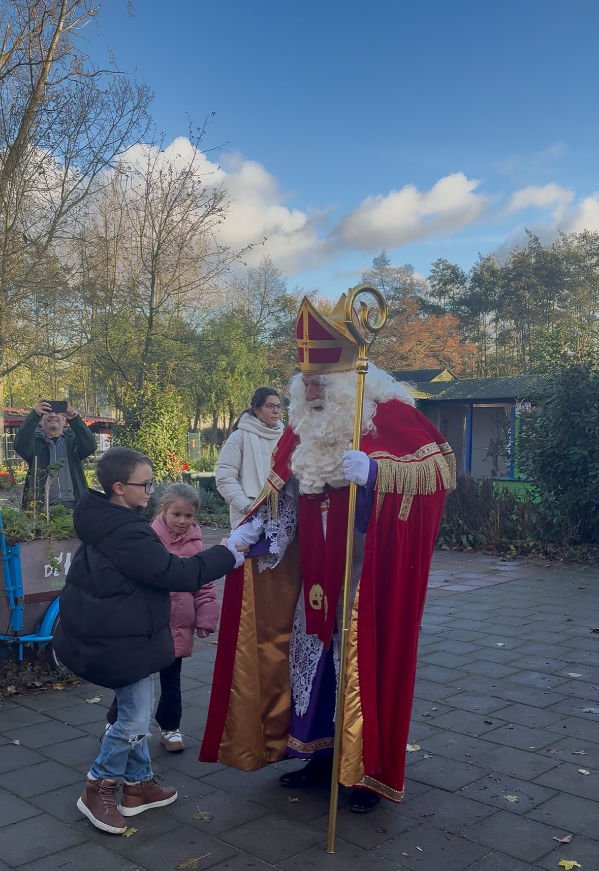Sinterklaas en Piet maken Kinderbingo op De Heij tot groot feest
