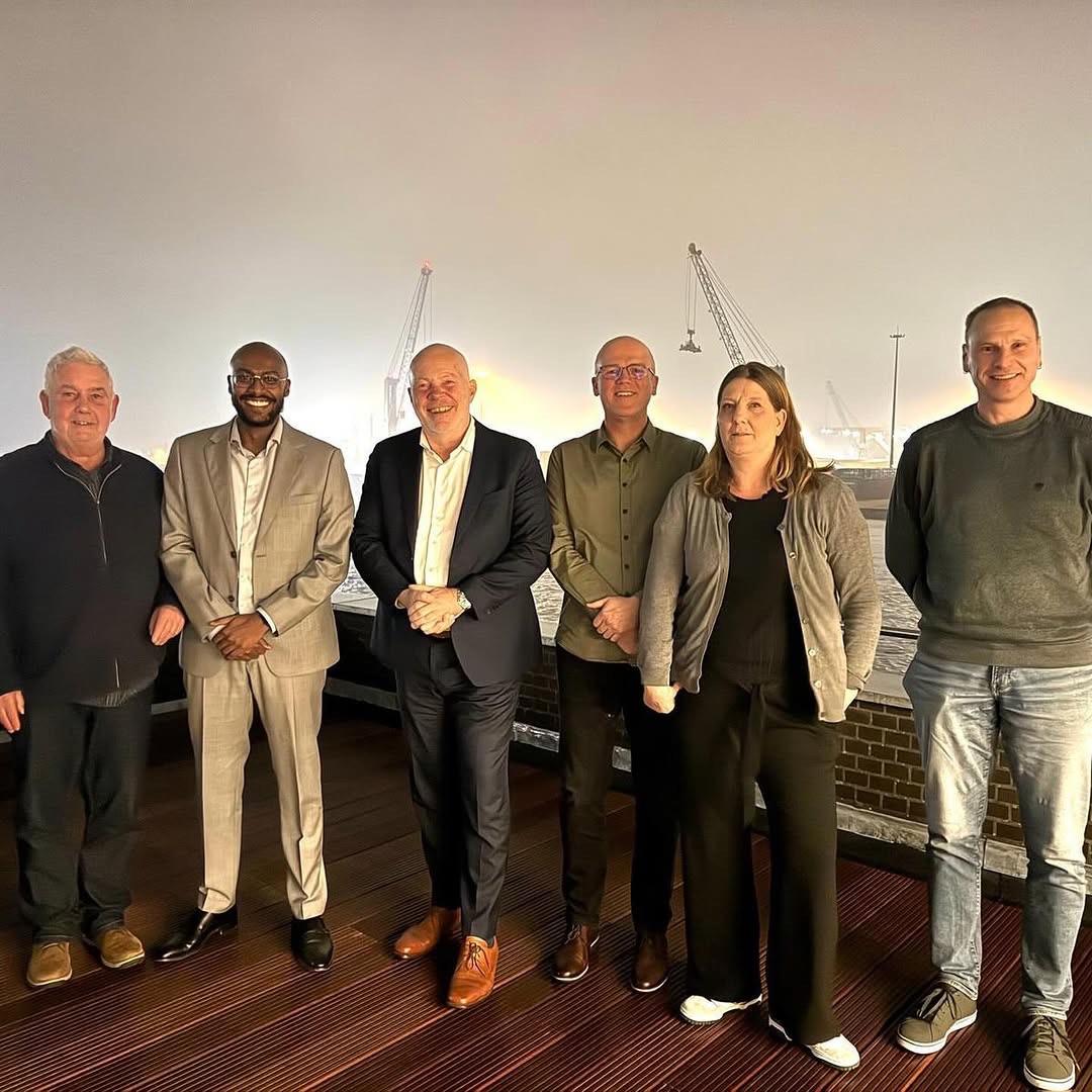 Robert Simons op werkbezoek bij wijkraad Heijplaat