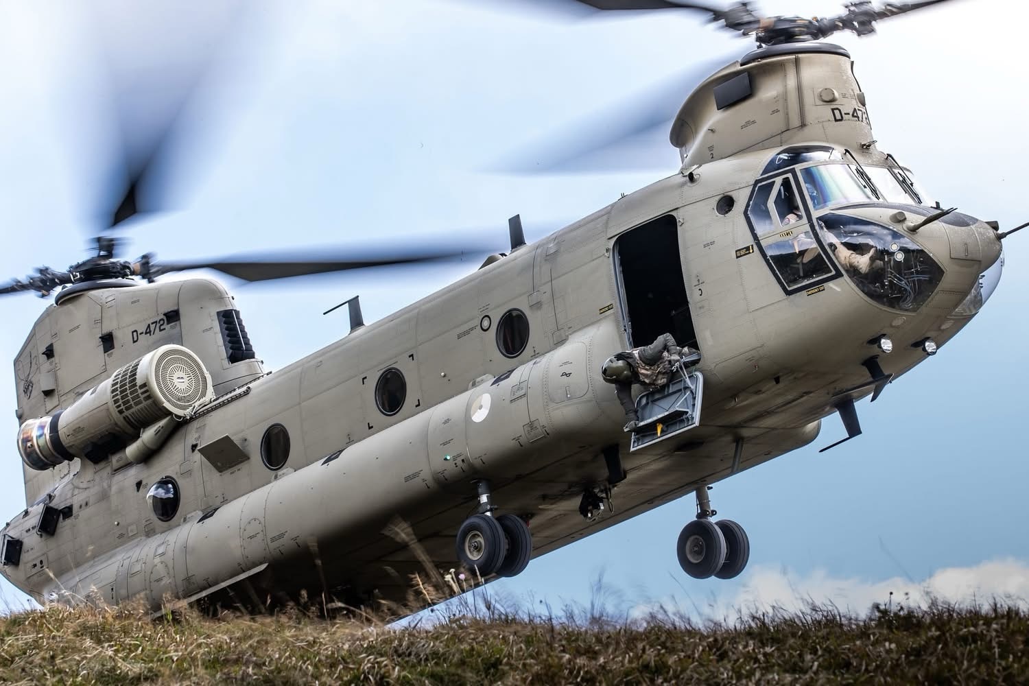Boeing CH-47 Chinook militaire oefenvlucht Heijplaat